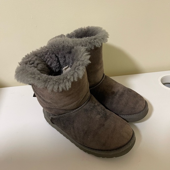 Uggs Bailey Bow gray size 3 big kids - Picture 7 of 8